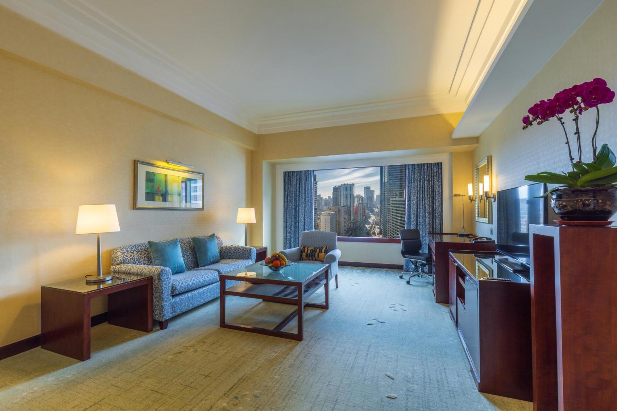 Shangri-la Hotel 5*