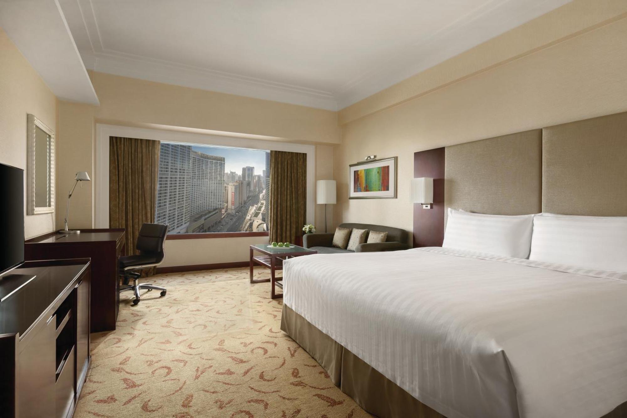 Shangri-la Hotel 5*